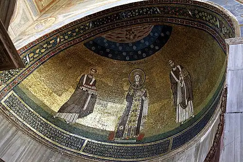 Mosaico de Santa Inês flanqueada pelos papas Honório I e Símaco na semicúpula da abside