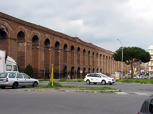 Trecho mais alto, no Fosso di Centocelle, onde os arcos atingem até 25 metros de altura.