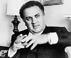 Federico Fellini (1920-1993), importante cineasta italiano do Século XX, diretor de clássicos famoso como Il bidone, A Doce Vida, 8½, Julieta dos Espíritos, Amarcord, Roma, Entrevista, E la nave va e La voce della luna.