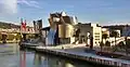 Prédio do Museu Guggenheim em Bilbao, projetado por Frank Gehry