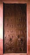 Portas de Bernward na Catedral de Hildesheim, c. 1015