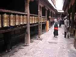 Roda da oração do templo