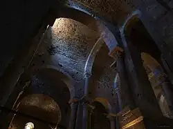Arco duplo em abóbada de berço, 1022. Sant Pere de Rodes (Alt Empordà)