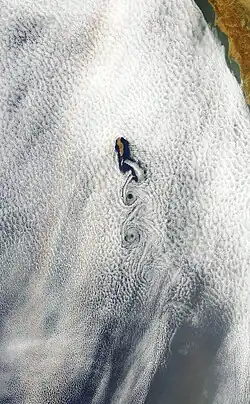 Uma glória vista do espaço na região de Ilha de Guadalupe em junho de 2012