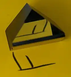 Exemplo de uma imagem vista através de um pentaprisma de topo. Isto é, olhando através do plano ocular.