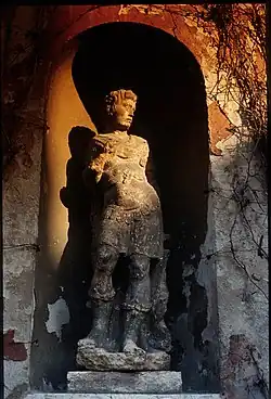 Nicho em forma de exedra com uma escultura de Apolo, no Palazzo Giusti, Verona