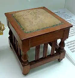 "Banquinho de igreja", assento para mulheres em casas de candomblé, s.d.