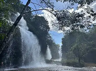 Cachoeira da Fumaça em Jaciara-MT - vista das três quedas Paróquia São Francisco de Assis Praça JK