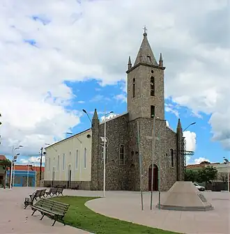 Aspectos da praça principal e a Igreja Matriz de Nossa Senhora da Piedade (Foto: Moacir Ximenes)
