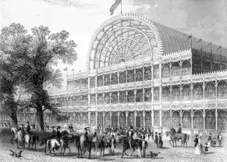 O Palácio de Cristal (1851) foi um dos primeiros edifícios a ter janelas de vidro fundido suportadas por uma estrutura de ferro fundido