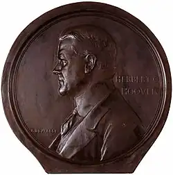 Medalha com a efígie de Hoover, feita por Devreese Godefroi