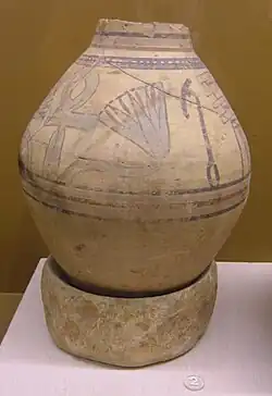 Lótus azul (Nymphaea caerulea) num jarro da 18ª Dinastia encontrado em Amarna.