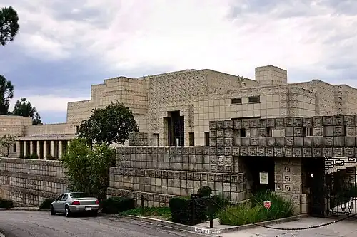 Ennis House em Los Angeles, por Frank Lloyd Wright (1924)