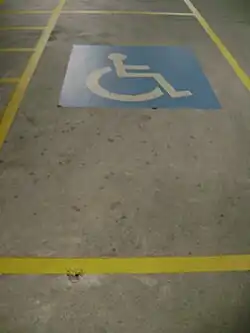 Vaga para cadeirantes