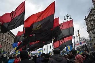 O Congresso dos Nacionalistas Ucranianos (KUN) participando dos protestos em Kiev