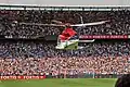 Helicóptero entrando no estádio