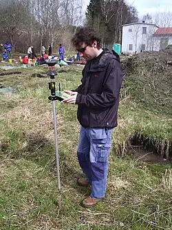 Levantamento com equipamento de posicionamento Geodésico (GPS).