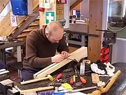 Moderna oficina de armeiro.