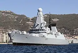 O HMS Daring, um moderno contratorpedeiro.