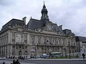 Prefeitura, pelo arquiteto Victor Laloux (1896-1904).