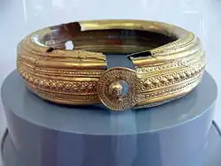 Colar de ouro de Hallstatt tardio da Áustria, c. 550 a.C.