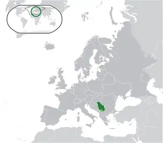 Localização da Sérvia na Europa (em verde escuro) e Kosovo (em verde claro).