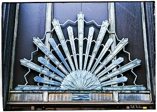 Motivo de nascer do sol, do Wisconsin Gas Building (1930)