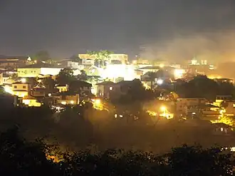 Vista noturna da cidade