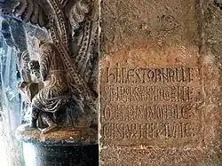 Representação do escultor Arnau Cadell, sentado e a trabalhar, e epigrafia. Claustro de Sant Cugat del Vallès