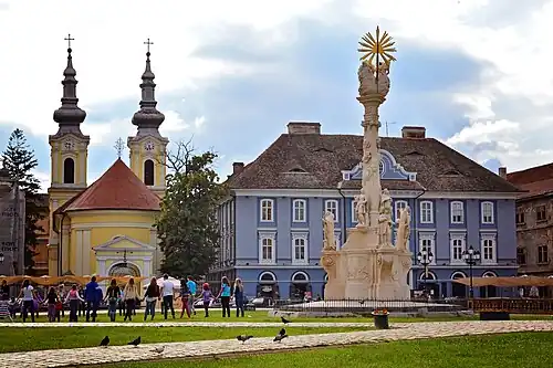 Catedral ortodoxa sérvia, episcopado sérvio de Timișoara e Monumento à Santíssima Trindade (Sfânta Treime), Praça da União (Piața Unirii)