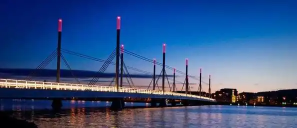 A ponte de Munksjö, no centro da cidade