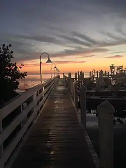 Pier ao nascer do sol em Captiva, Florida