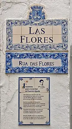 Placas toponímica em castelhano e português na Rua das Flores, em Olivença.