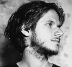 Rubel, amplamente reconhecido como grande letrista do movimento pop/folk da MPB