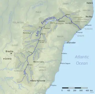 Bacia do São Francisco. Com 2 830 km, banha cinco estados brasileiros.