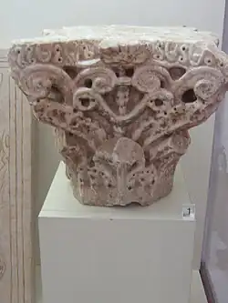 Capitel visigodo encontrado no Castelo de Silves, Silves.