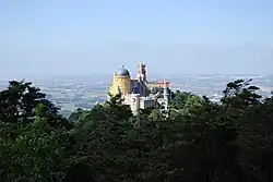 Vista do Palácio da Pena a partir da Cruz Alta, Sintra, a 529 metros de altitude.