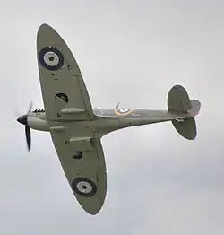 Supermarine Spitfire Mk IIA em voo no Kemble Air Day (Inglaterra, junho de 2008).