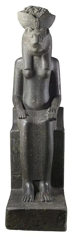 Estátua da deusa Sequemete, granodiorito, Império Novo, XVIII dinastia, 1390–1353 a.C.; Museo Egizio, Turim (C. 250).