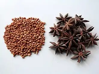 sementes removidas do fruto (à esquerda)