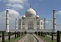 O Taj Mahal, em Agra, inscrito em 1983