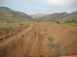 Figura 11. Vala para instalação de um sistema de transporte tubular.