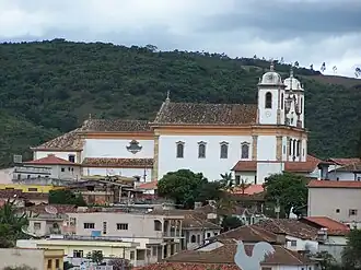 Vista parcial da cidade com a Igreja Matriz de Nossa Senhora do Bom Sucesso, padroeira municipal,[1] em destaque.