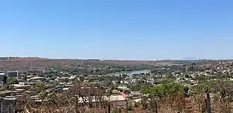 Vista parcial da cidade com o Aeroporto Internacional de Belo Horizonte-Confins ao fundo