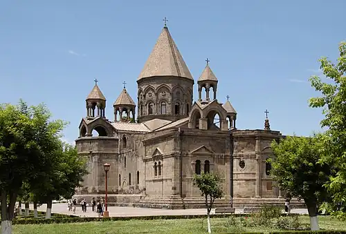 Catedral de Echmiadzin, Vagharshapat, por Gregório, o Iluminador, 301-1868