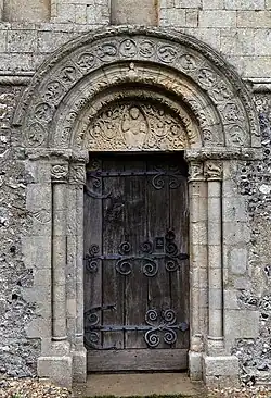 Porta românica da Igreja de São Nicolau em Barfrestone (Kent, Inglaterra)