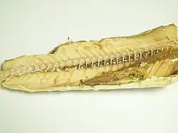 Sardinha de lata, corte longitudinal