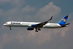 Boeing 757-300ER com winglets usado para medias e longas rotas.