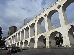 O Aqueduto da Carioca, popularmente conhecido como Arcos da Lapa.