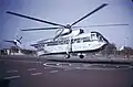 Um helicóptero S-61L da Los Angeles Airways partindo do heliporto da Disneyland, agosto de 1963